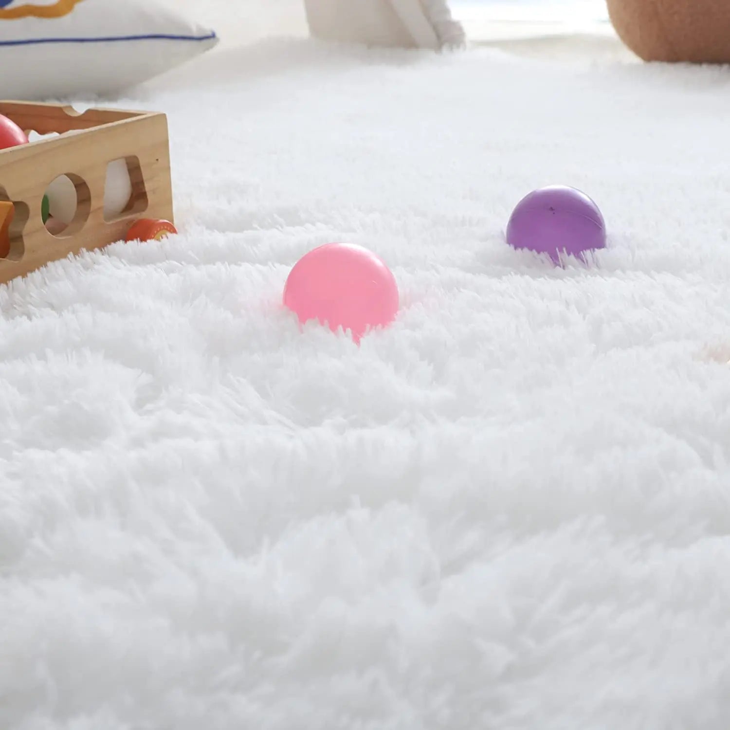 Solid Plush Area Rug – Soft & Minimalist Touch for Cozy Interiors