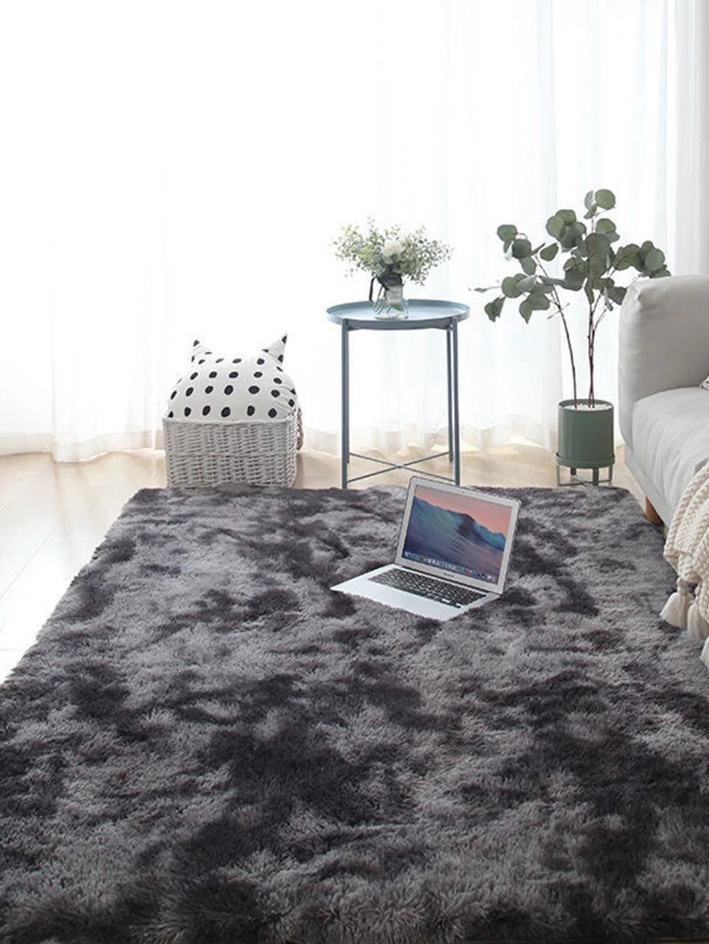 Solid Plush Area Rug – Soft & Minimalist Touch for Cozy Interiors