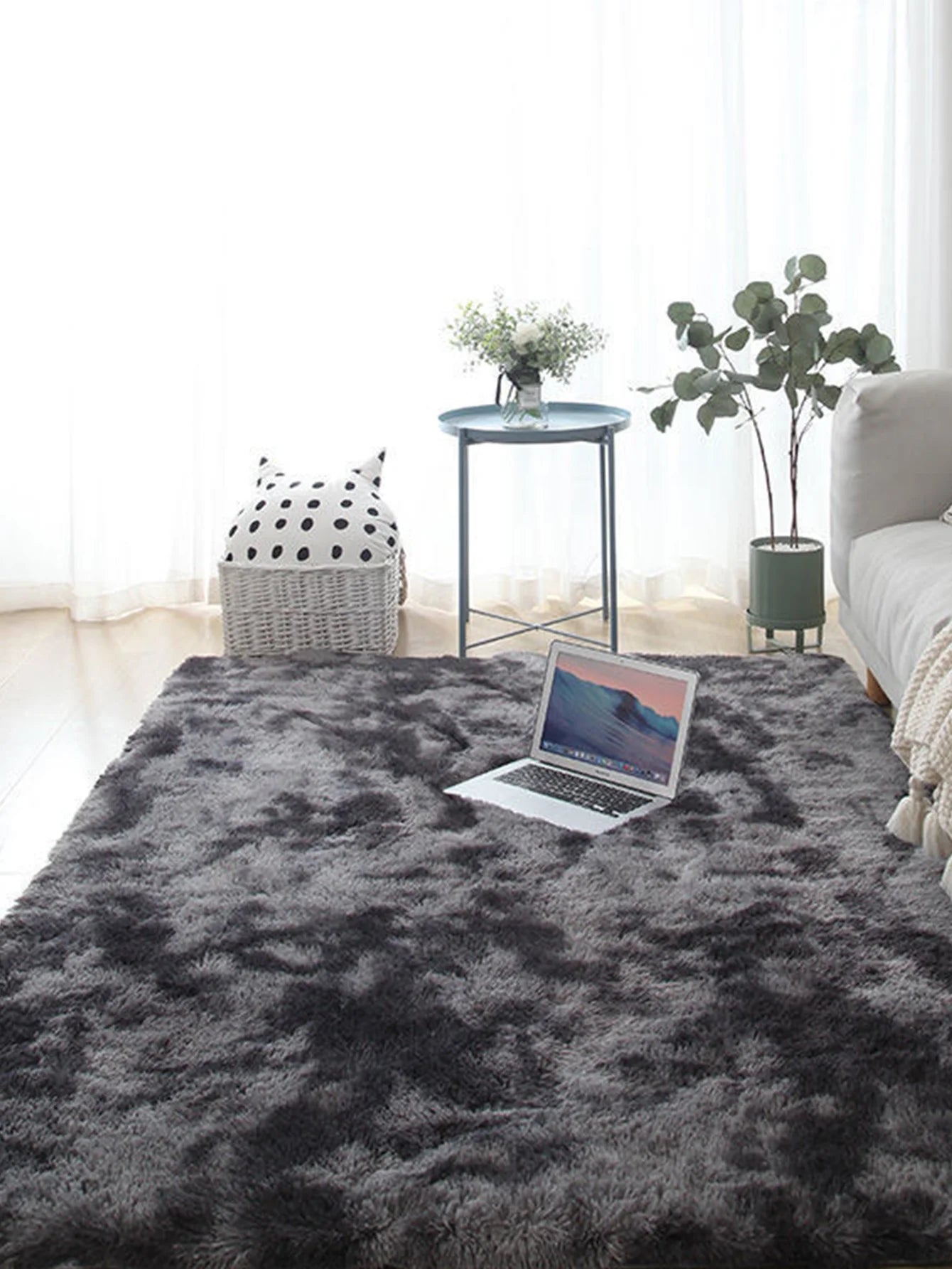 Solid Plush Area Rug – Soft & Minimalist Touch for Cozy Interiors
